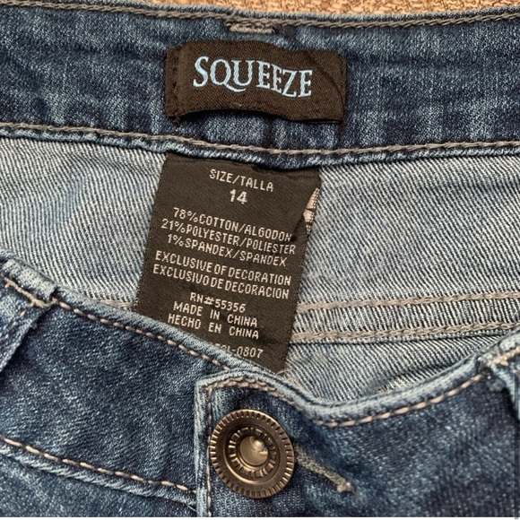 Excellent Preowned Condition Squeeze Jeans Size 14 Very Cute design pockets. - Picture 5 of 6